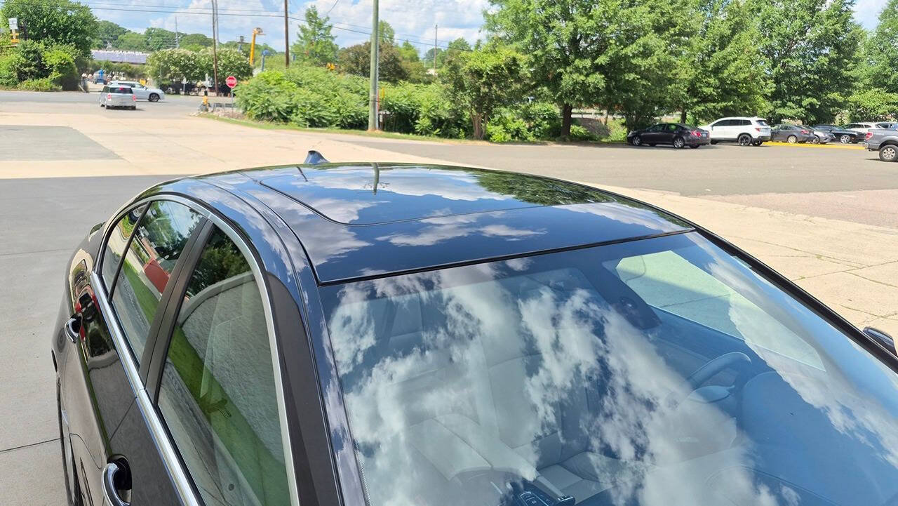 Used 2012 BMW 528i xDrive Sedan AWD/4WD image 32