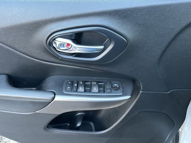 Used 2020 Jeep Cherokee Latitude w/ Cold Weather Group image 22