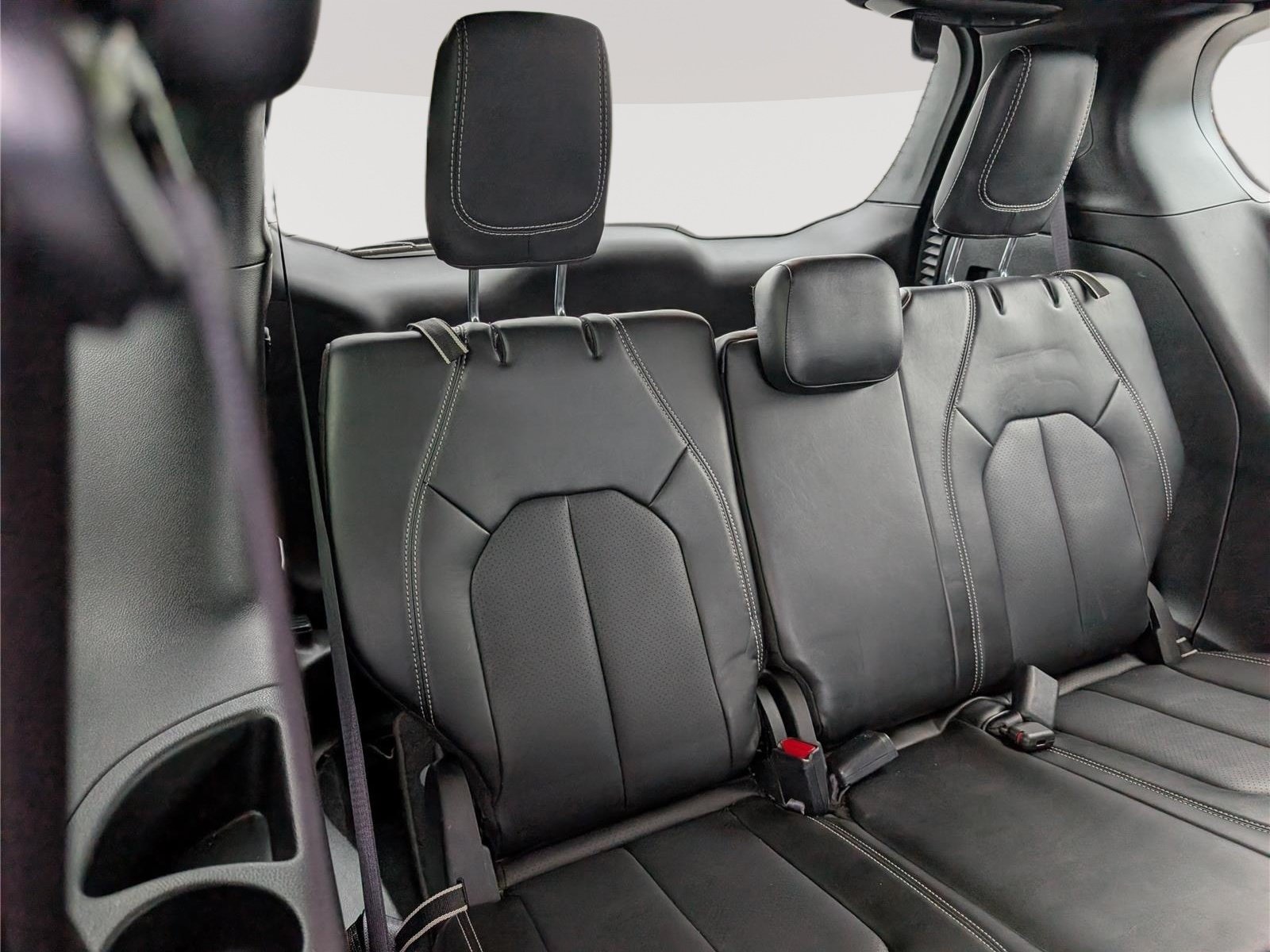 Used 2025 Chrysler Pacifica Select FWD image 12