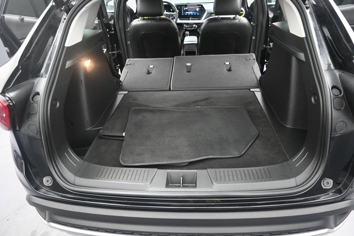 Used 2024 Chevrolet Trax LT FWD image 37