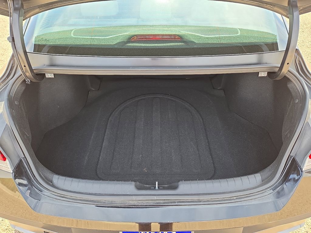 Used 2025 Hyundai Elantra Limited image 13