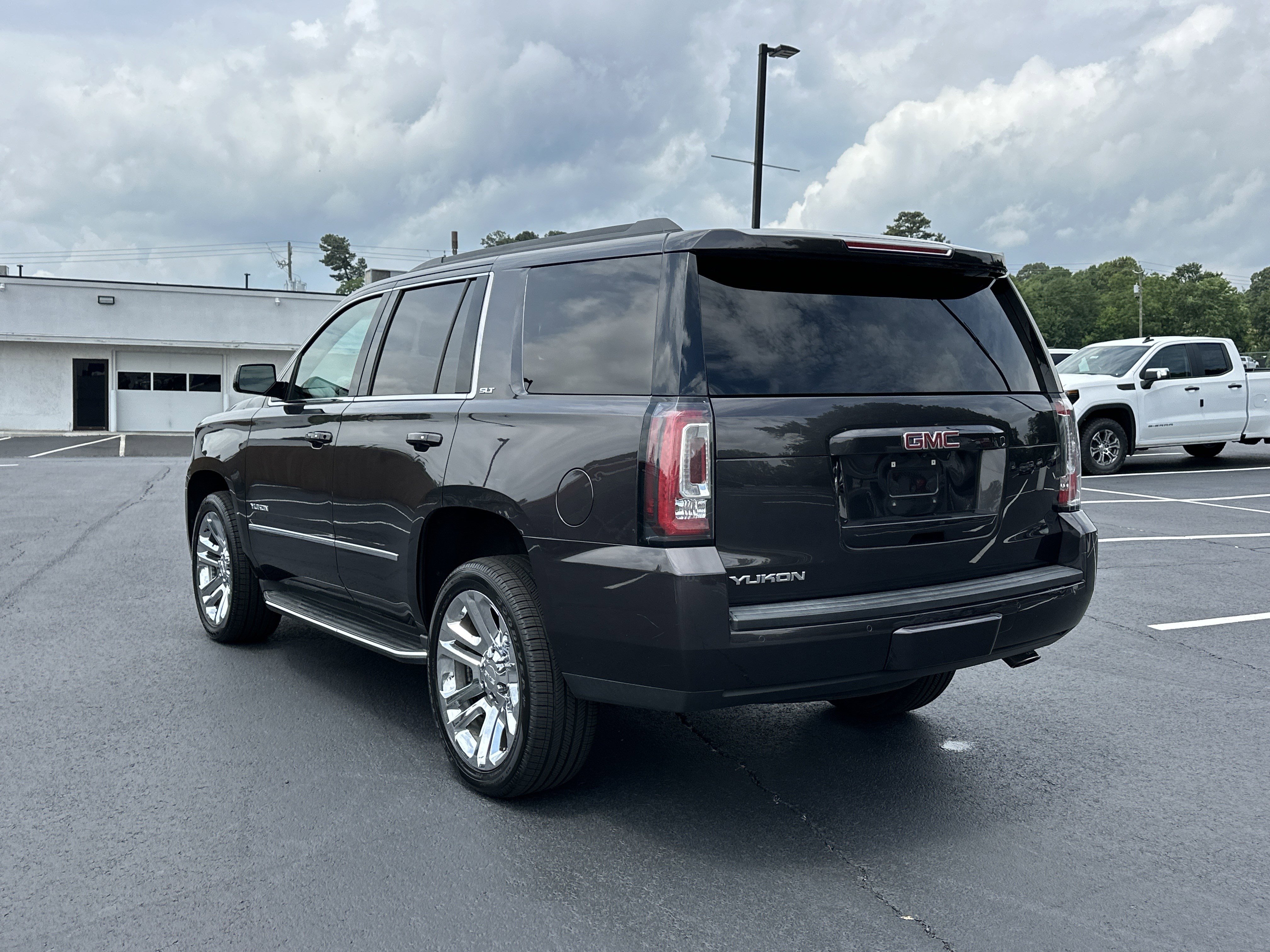 Used 2018 GMC Yukon SLT w/ Premium Edition RWD image 5