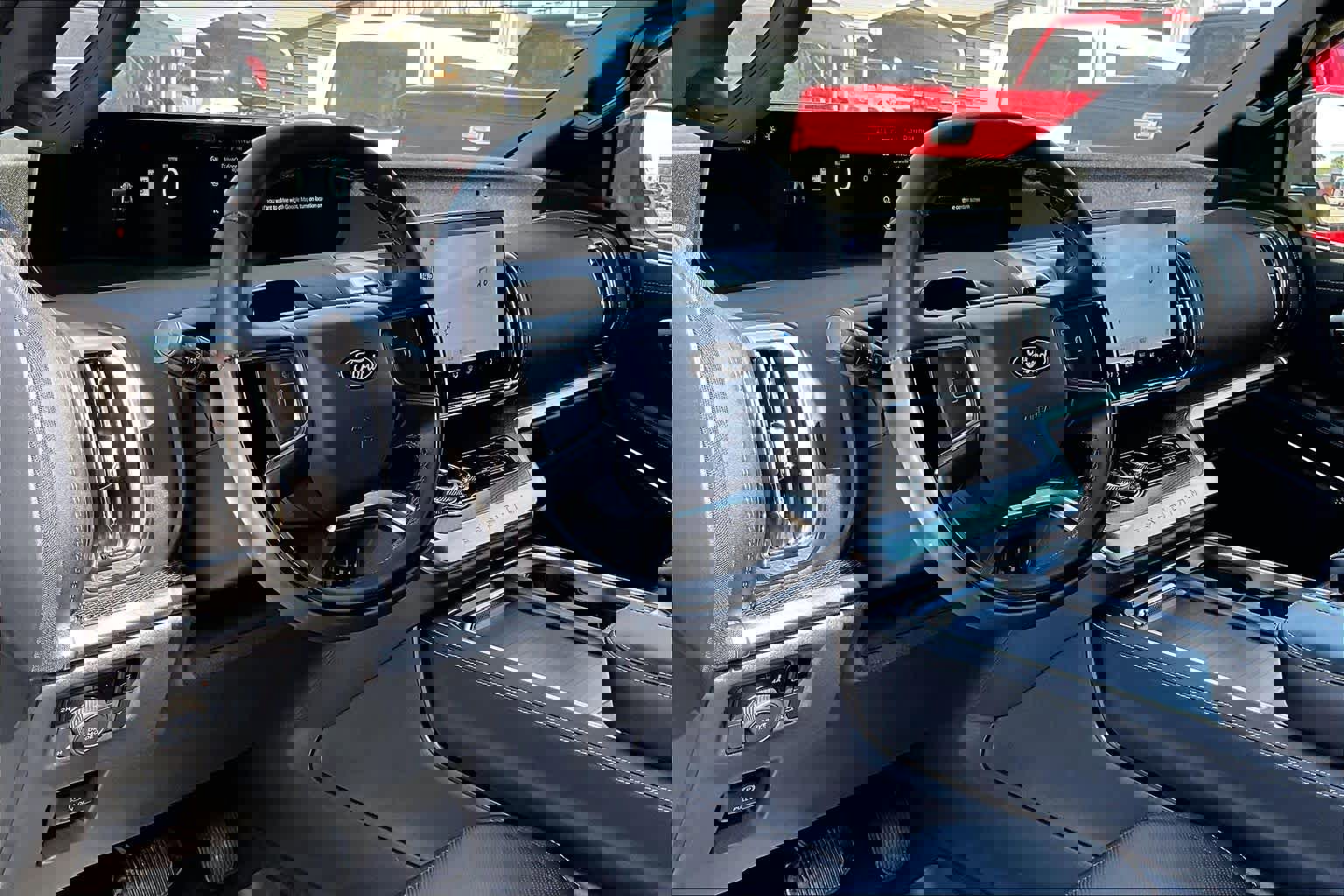 Certified 2025 Ford Expedition Platinum w/ Stealth Appearance Package image 18