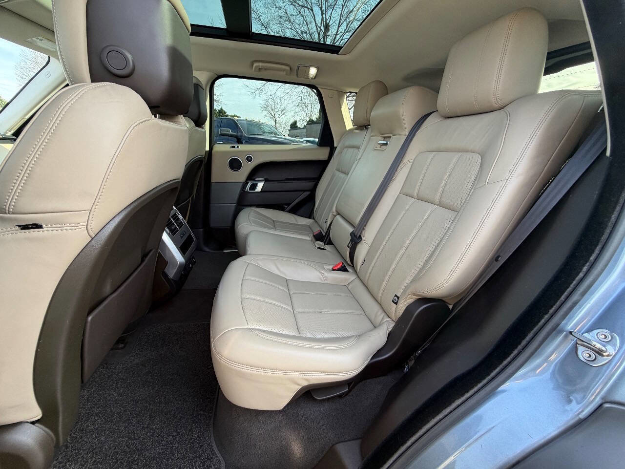Used 2018 Land Rover Range Rover Sport HSE AWD/4WD image 34