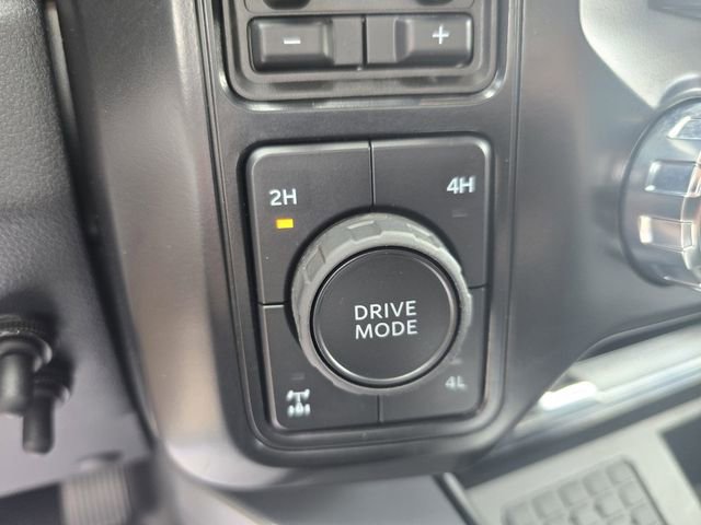 Used 2025 Ford F250 Lariat w/ Black Appearance Package image 4