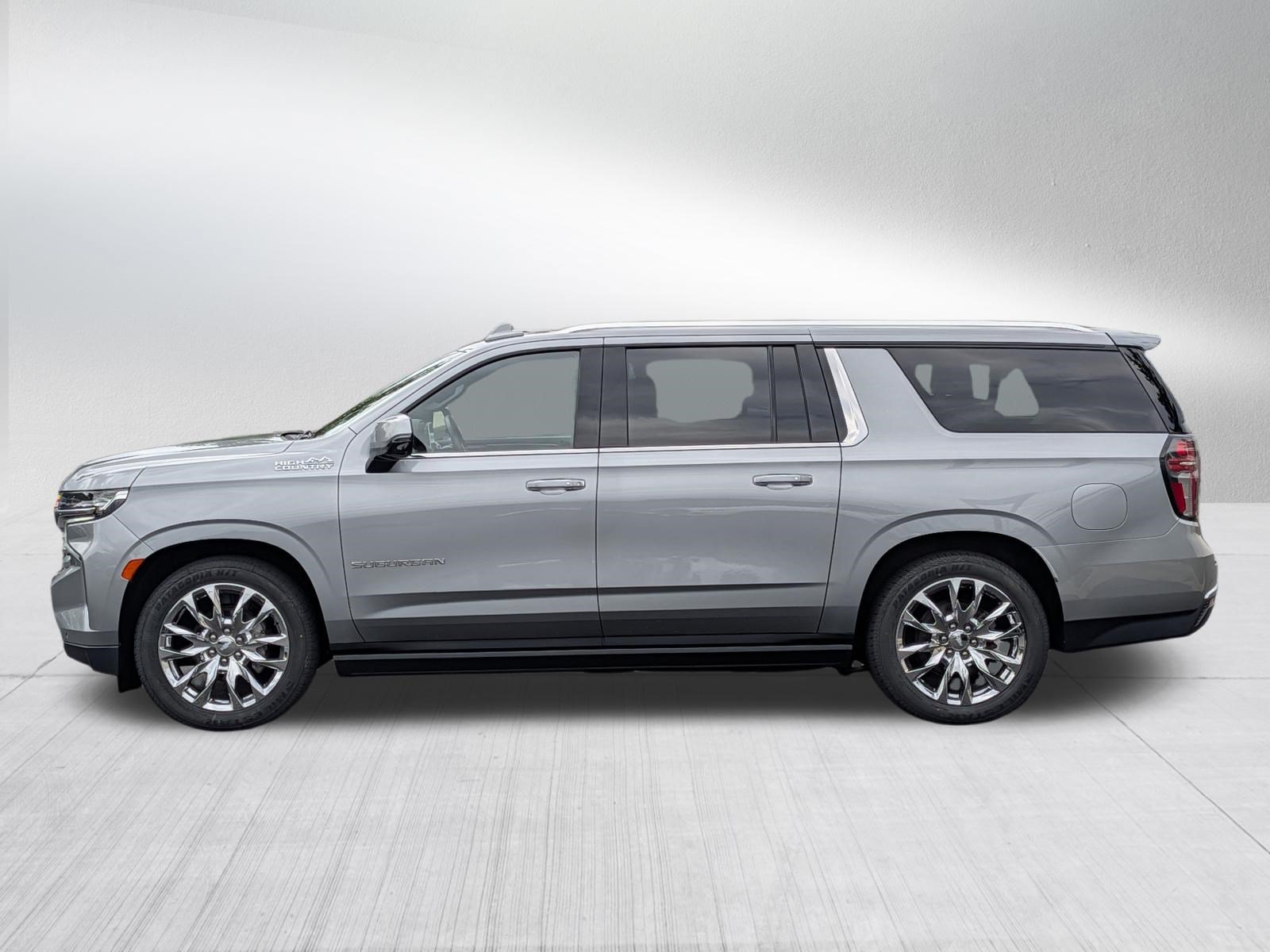 Used 2023 Chevrolet Suburban High Country w/ LPO, Illumination Package AWD/4WD image 4