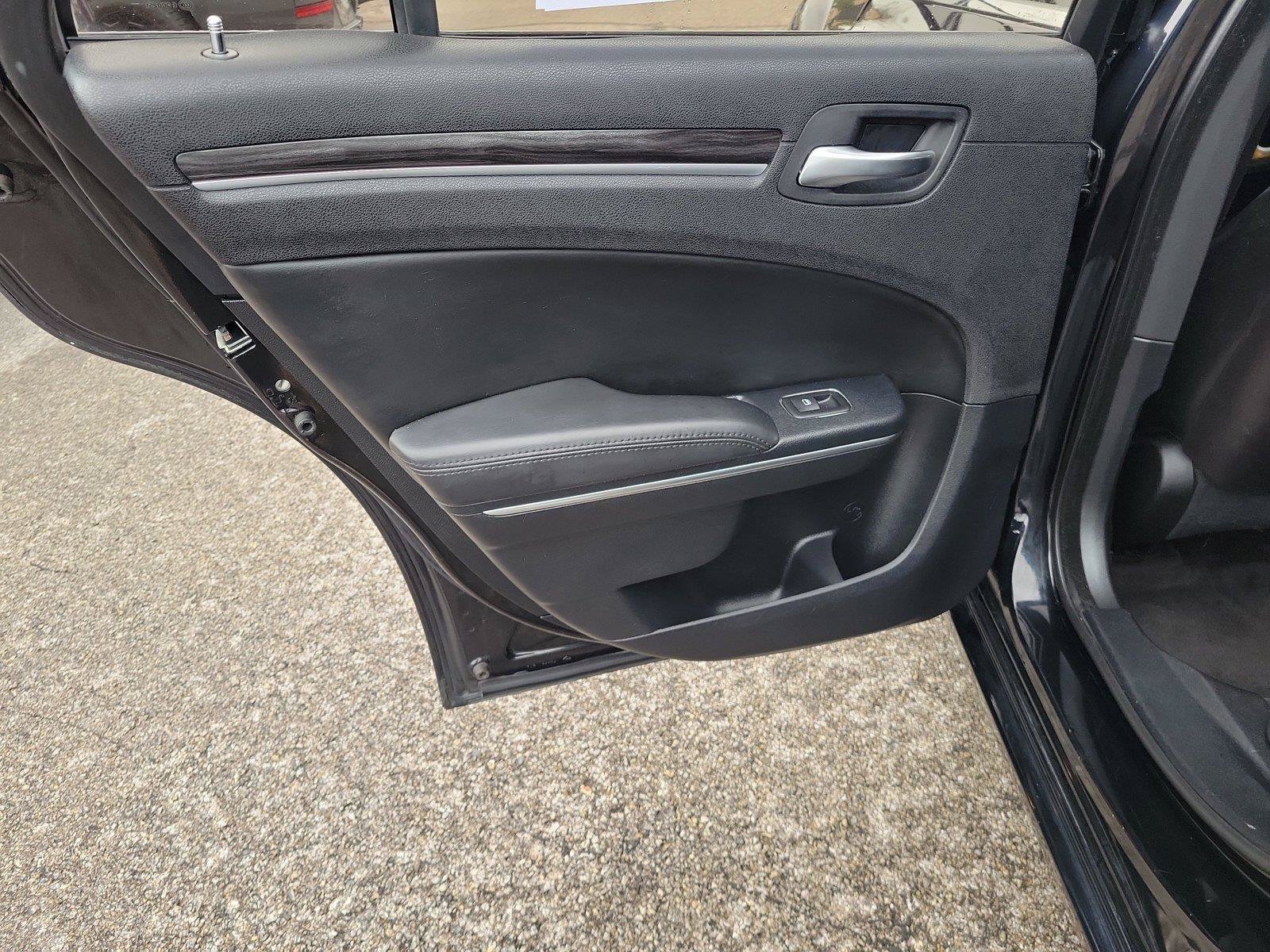 Used 2016 Chrysler 300 Limited RWD image 13