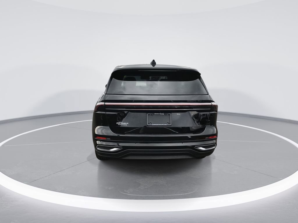 Used 2025 Lincoln Nautilus Premier image 7