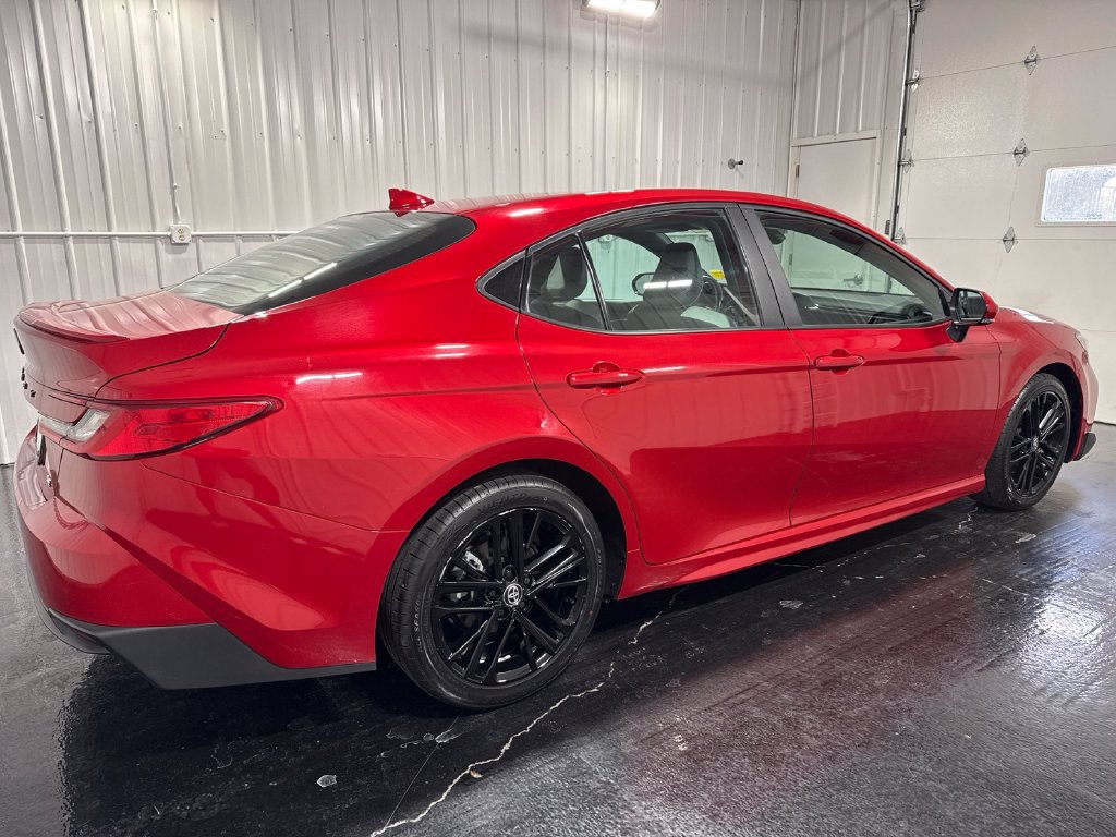 Used 2025 Toyota Camry SE FWD image 3