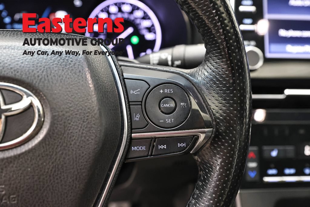 Used 2021 Toyota Avalon XSE FWD image 16