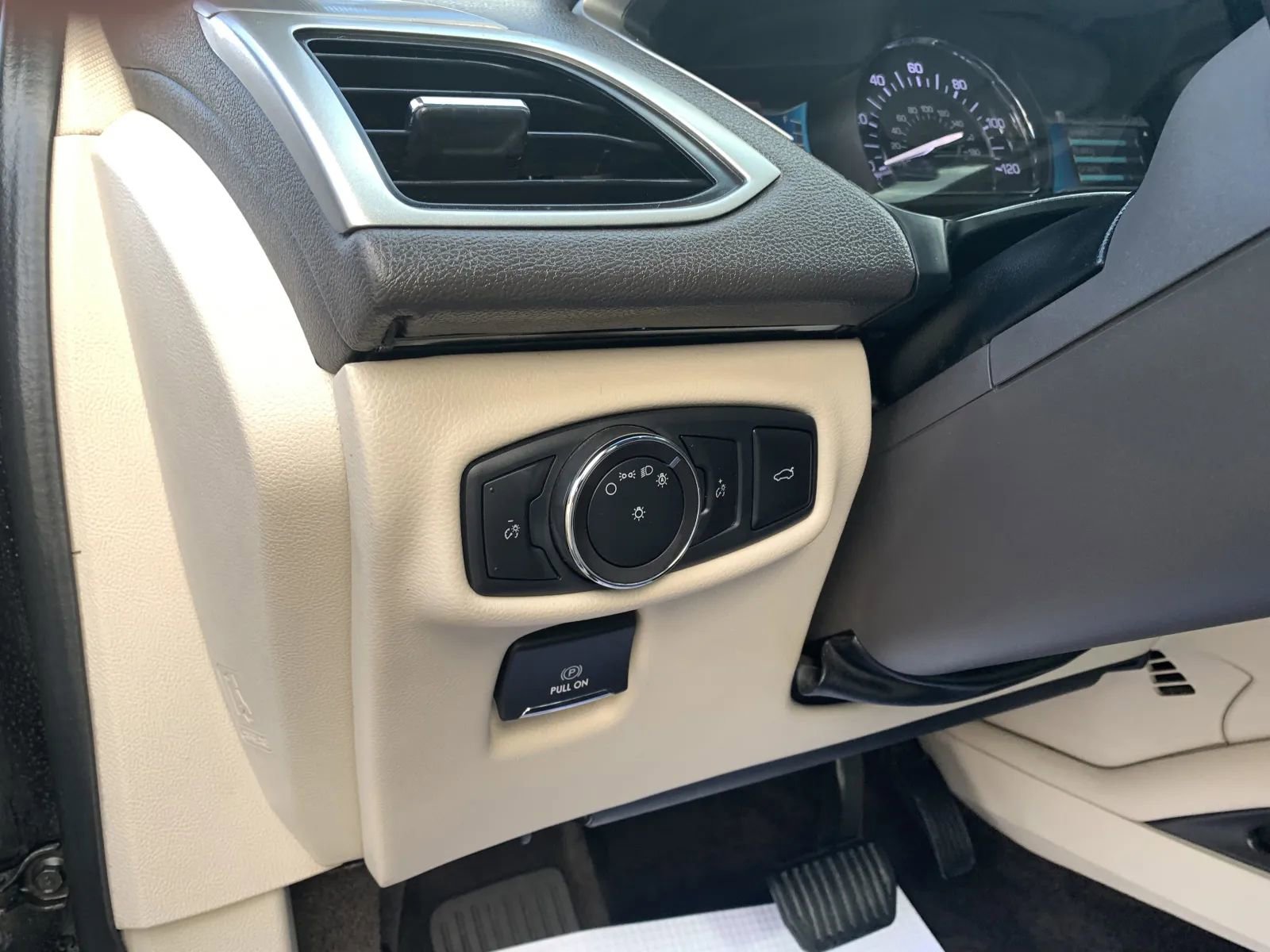 Used 2018 Lincoln MKZ Premiere image 22