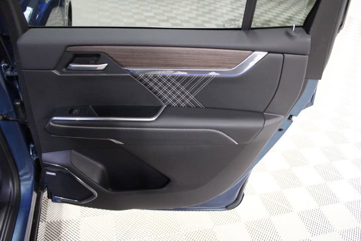 Used 2024 GMC Acadia Denali image 28