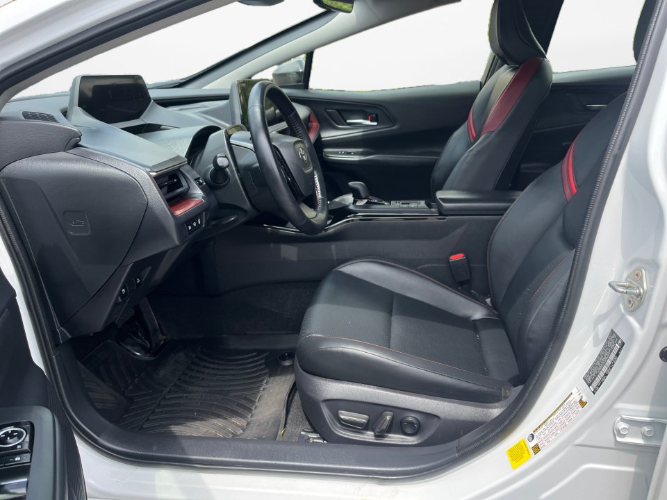 Used 2025 Toyota Prius Plug-In Hybrid FWD image 11