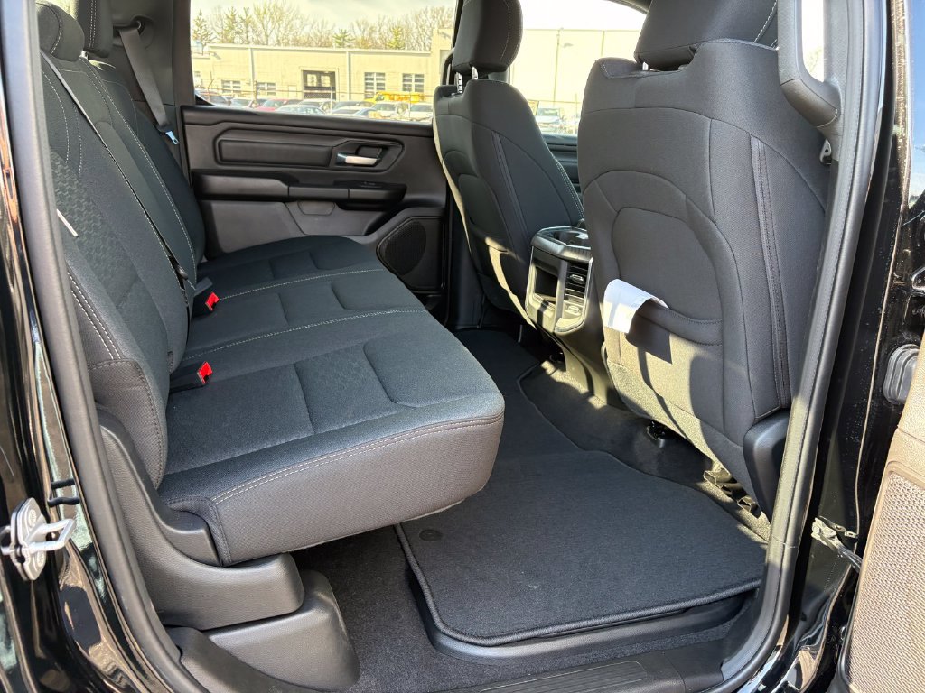 New 2026 RAM 1500 Express AWD/4WD image 12