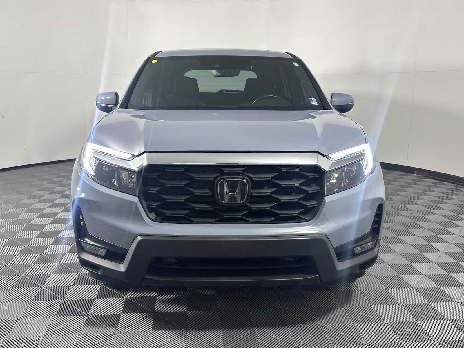 Used 2023 Honda Passport EX-L image 2