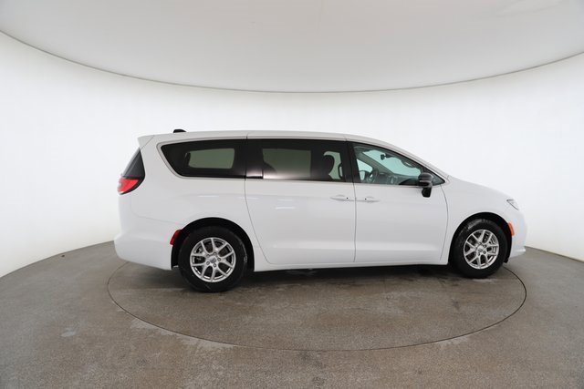 Used 2024 Chrysler Pacifica Touring-L image 21