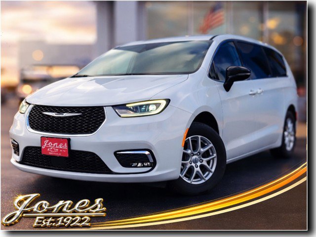 Used 2024 Chrysler Pacifica Touring-L