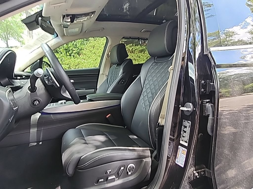 Certified 2025 Genesis Electrified GV70 w/ Prestige Package AWD/4WD image 8