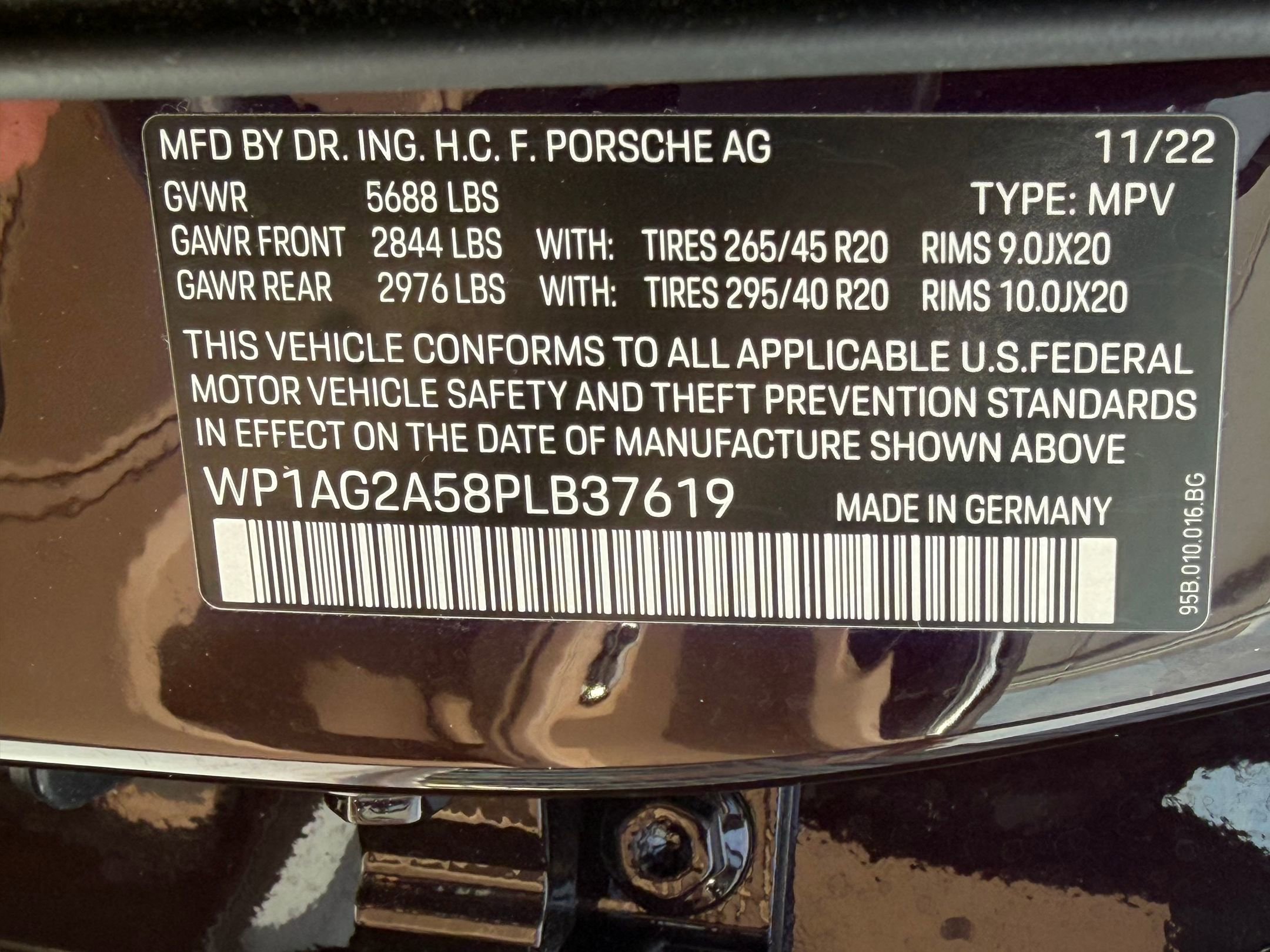 Certified 2023 Porsche Macan S AWD/4WD image 31