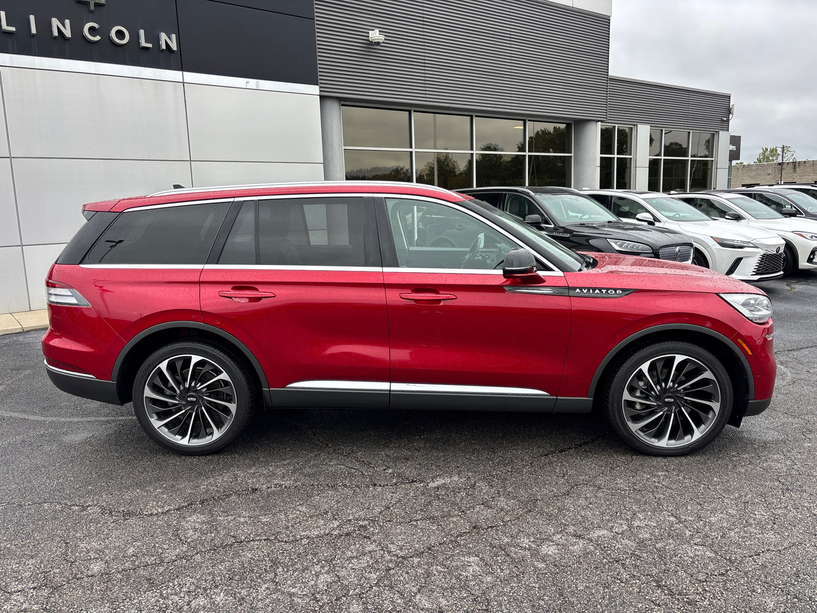 Certified 2021 Lincoln Aviator Reserve w/ Equipment Group 202A AWD/4WD image 8
