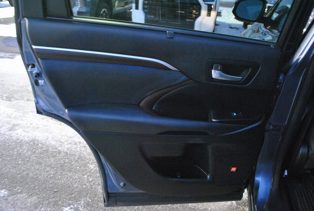 Used 2014 Toyota Highlander Limited image 11