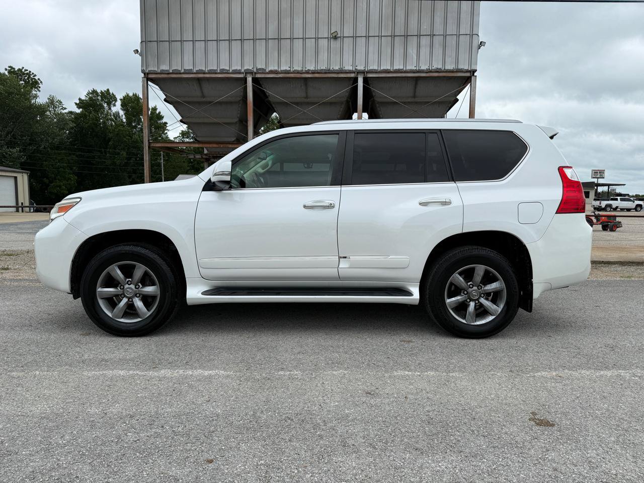 Used 2013 Lexus GX 460 Premium AWD/4WD image 2