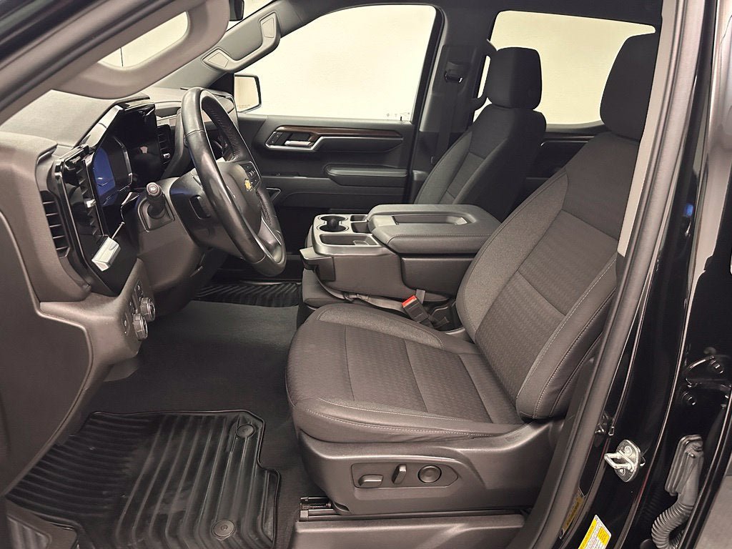 Used 2023 Chevrolet Silverado 1500 LT AWD/4WD image 16