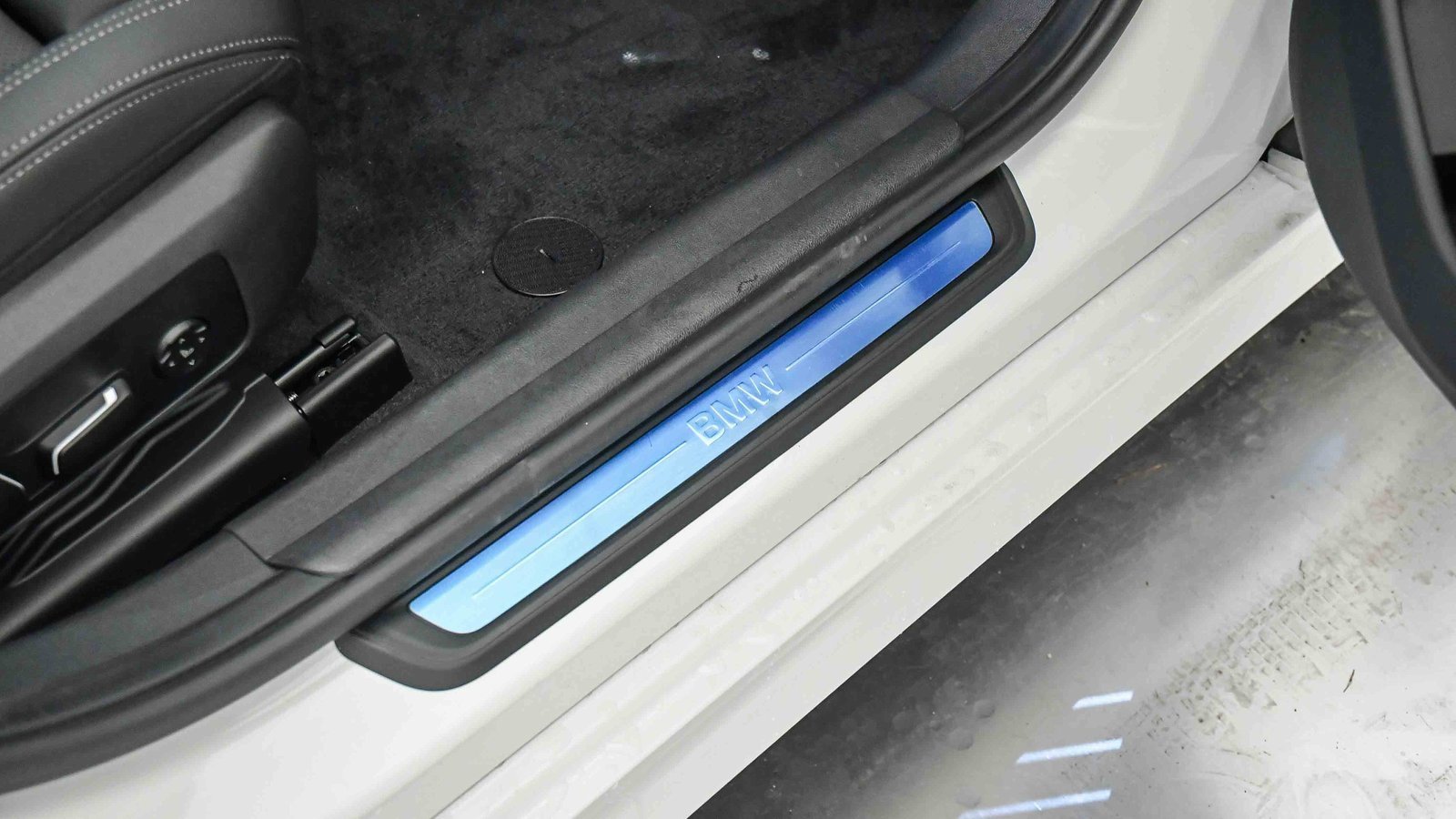 New 2026 BMW 330i Sedan w/ Convenience Package image 17