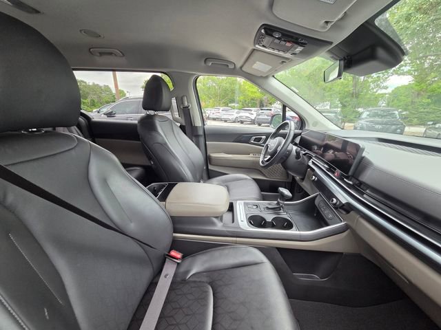 Used 2025 Kia Carnival FWD image 10