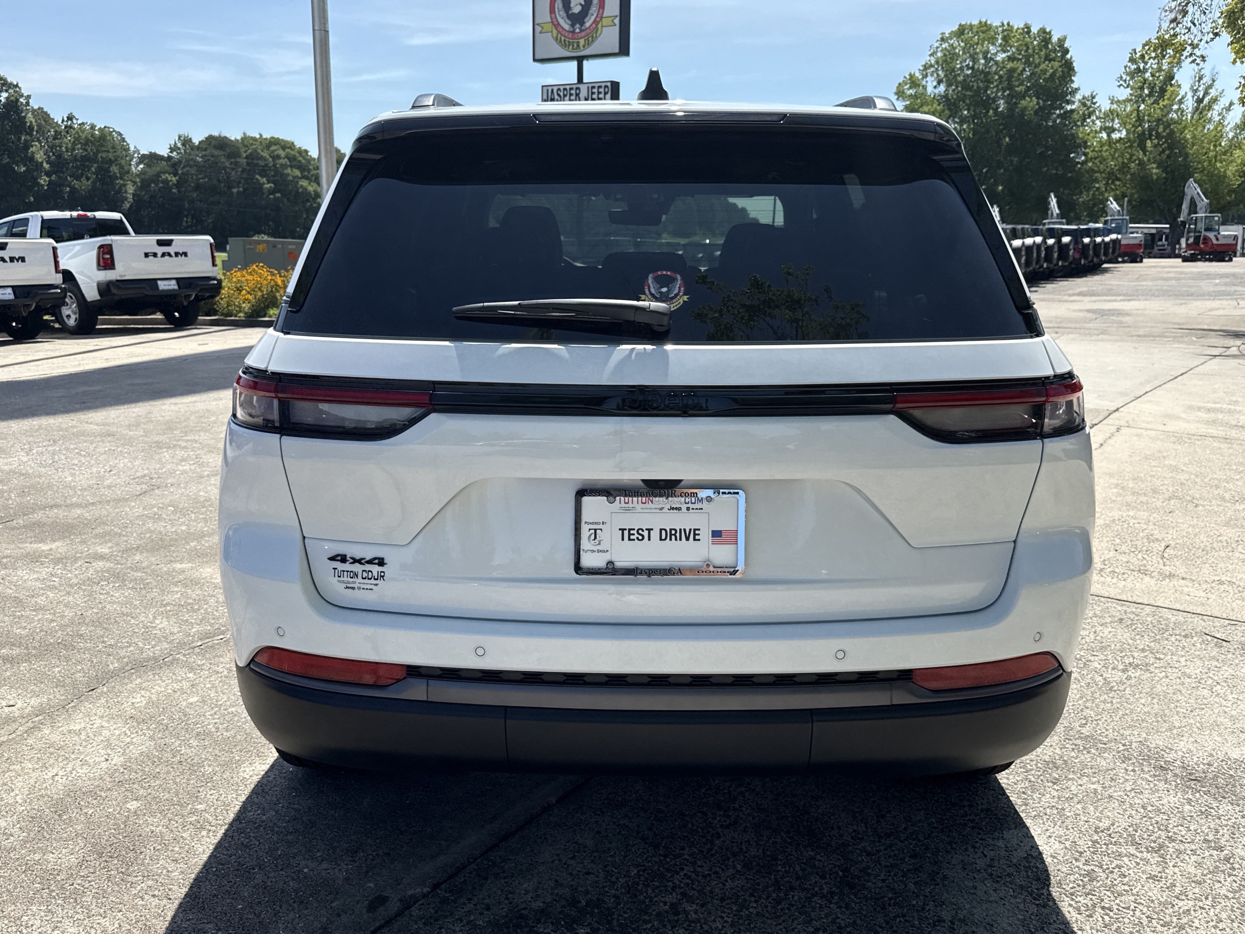 New 2026 Jeep Grand Cherokee Limited w/ Limited Altitude Package AWD/4WD image 6