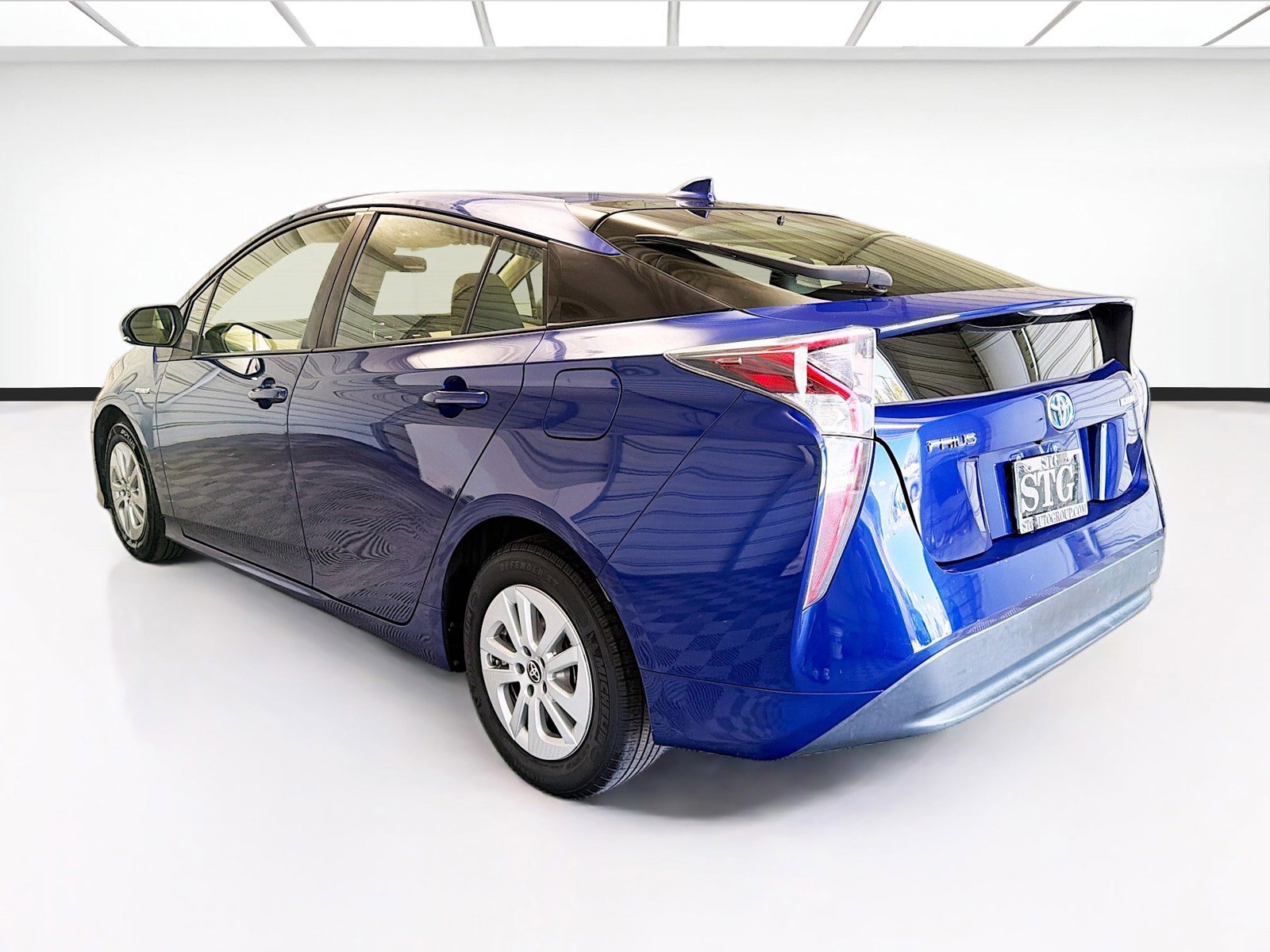 Used 2016 Toyota Prius Two FWD image 6
