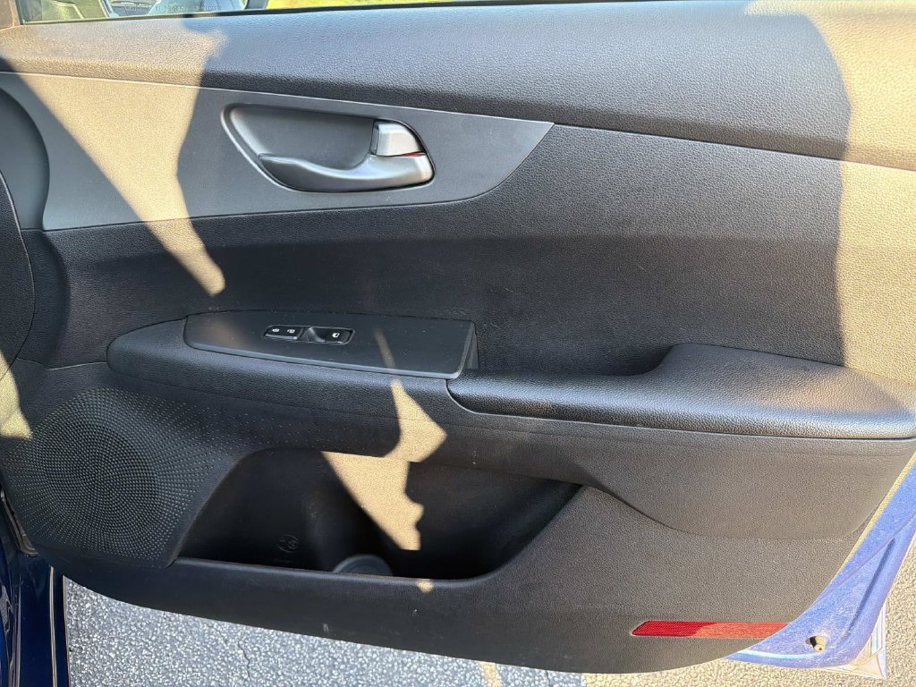 Used 2021 Kia Forte LXS FWD image 22