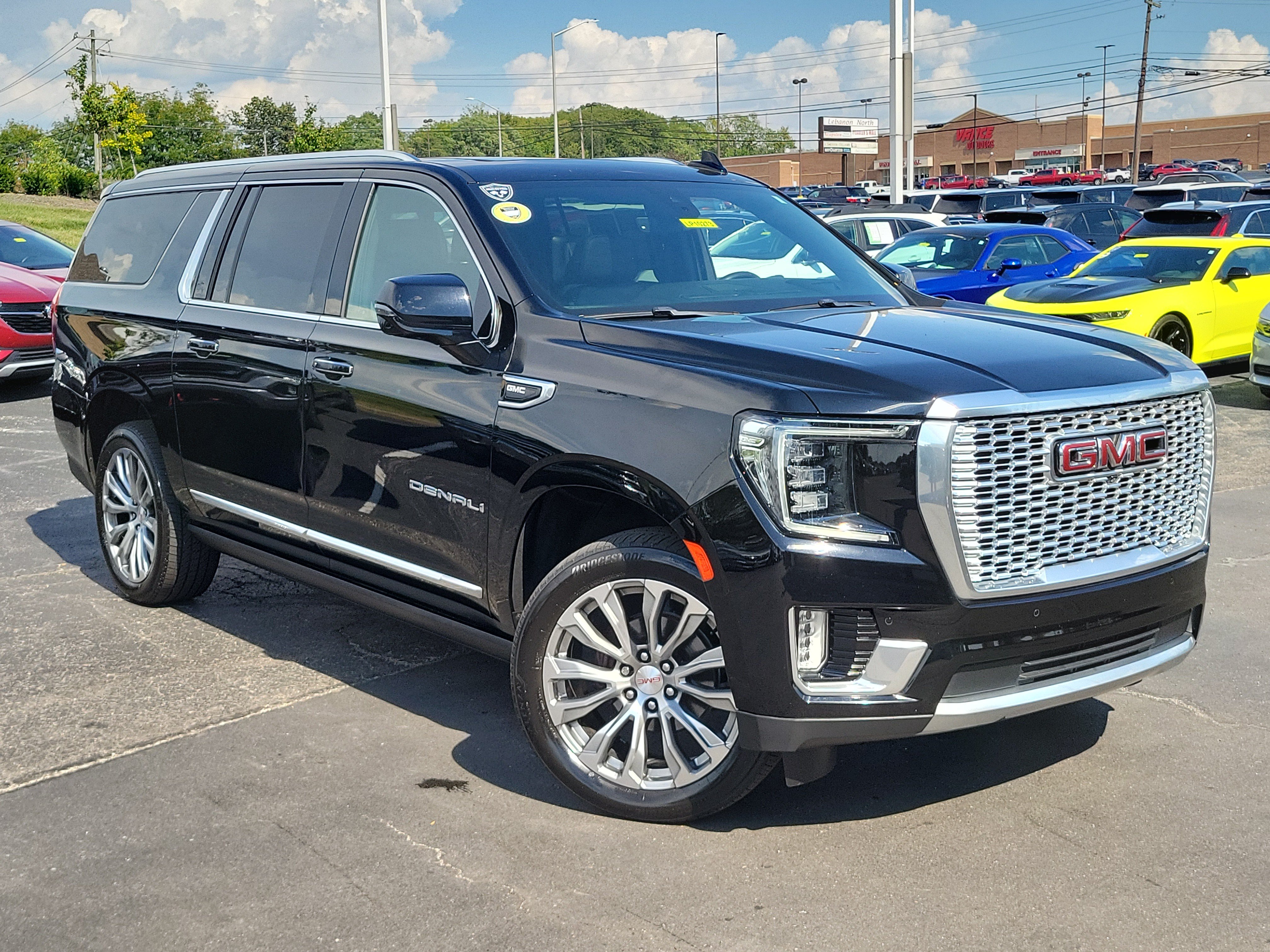 Used 2021 GMC Yukon XL Denali w/ Denali Ultimate Package AWD/4WD image 32