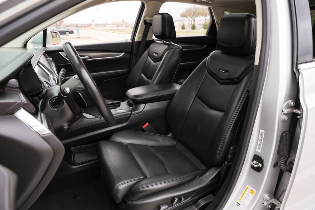Used 2017 Cadillac XT5 Luxury w/ Driver Awareness Package FWD image 17