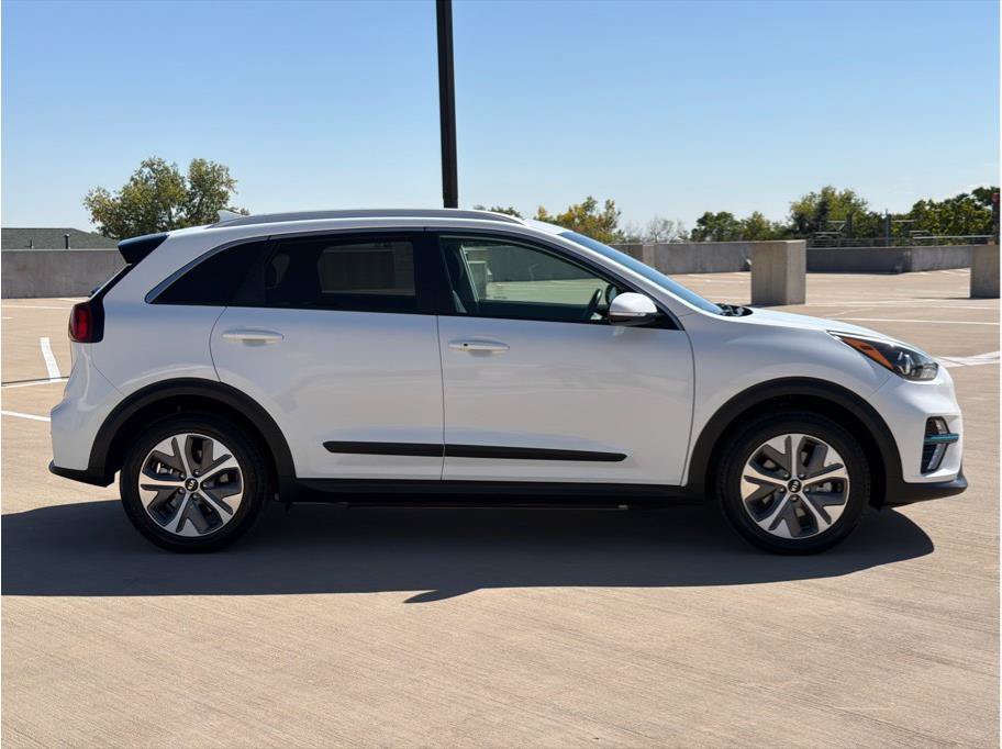 Used 2020 Kia Niro EX Premium w/ Cold Weather Package FWD image 9