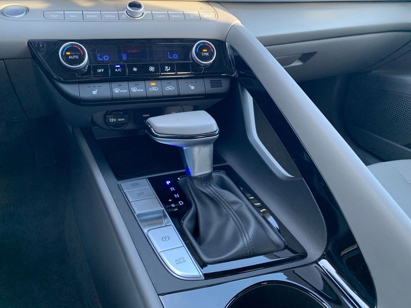 Used 2025 Hyundai Elantra SEL image 39