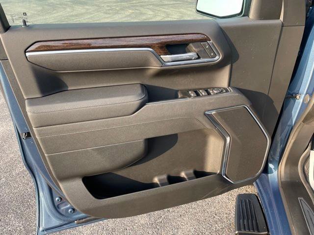 New 2026 GMC Sierra 1500 Elevation w/ LPO, Elevation Black Package image 7