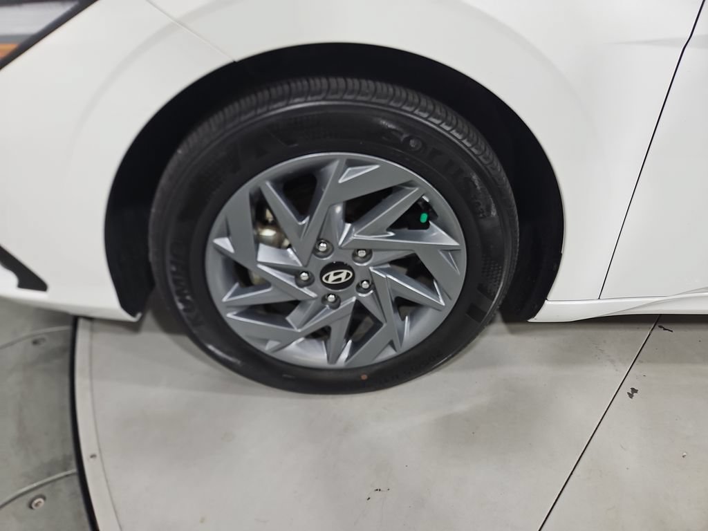 Certified 2025 Hyundai Elantra Hybrid FWD image 27