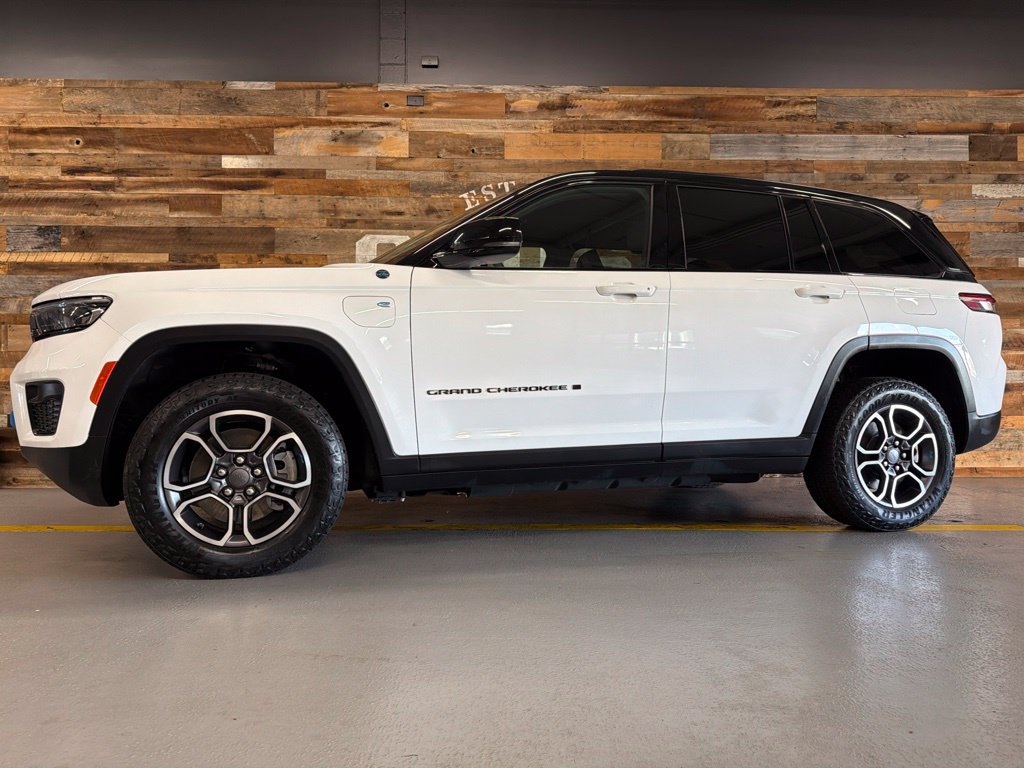 Used 2023 Jeep Grand Cherokee Trailhawk w/ Luxury Tech Group III AWD/4WD image 3