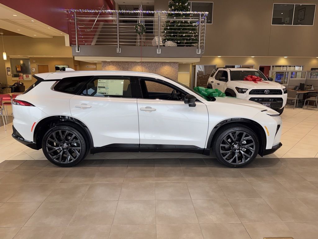 New 2025 Toyota Crown Signia image 4