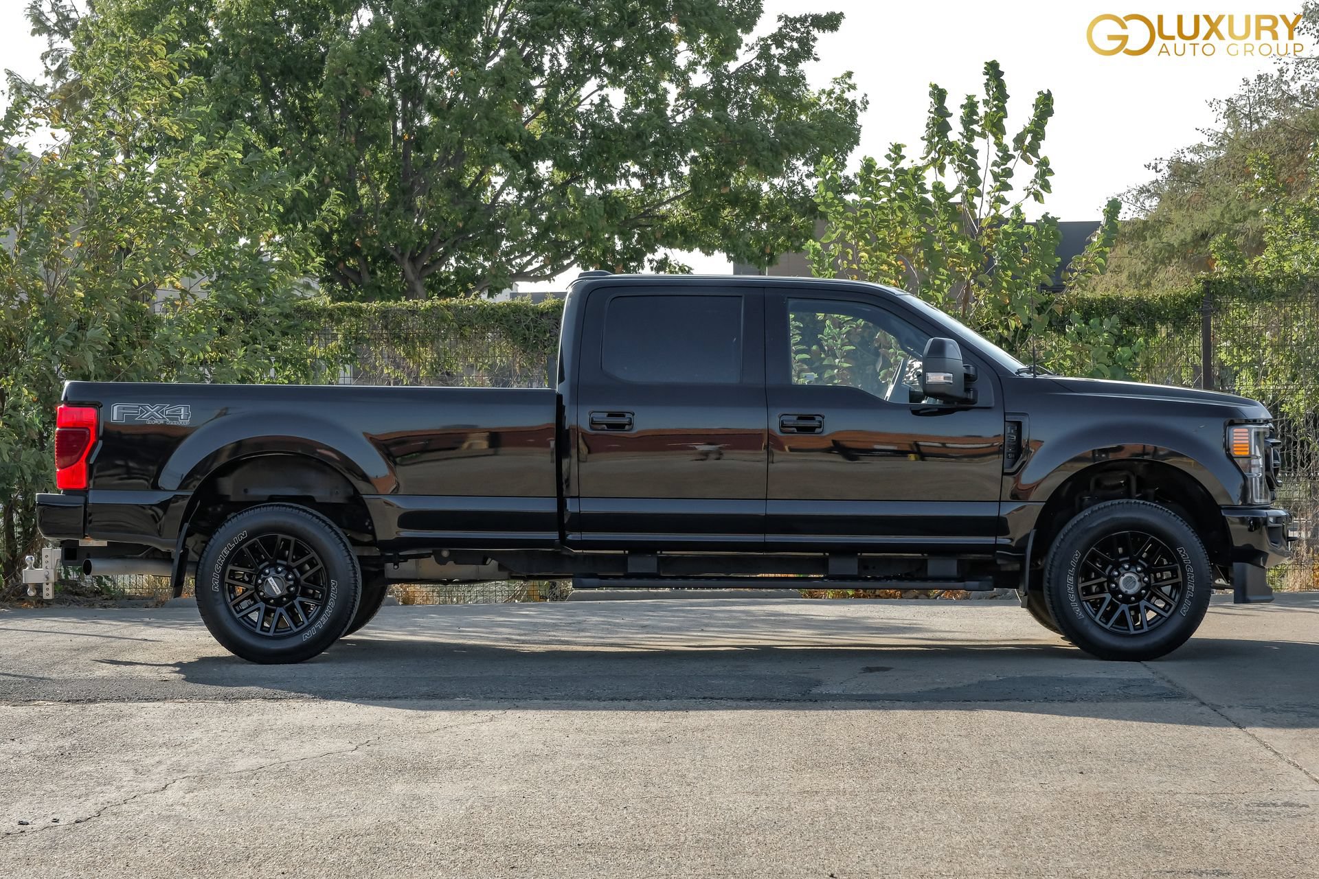 Used 2022 Ford F350 Lariat w/ Black Appearance Package AWD/4WD image 8