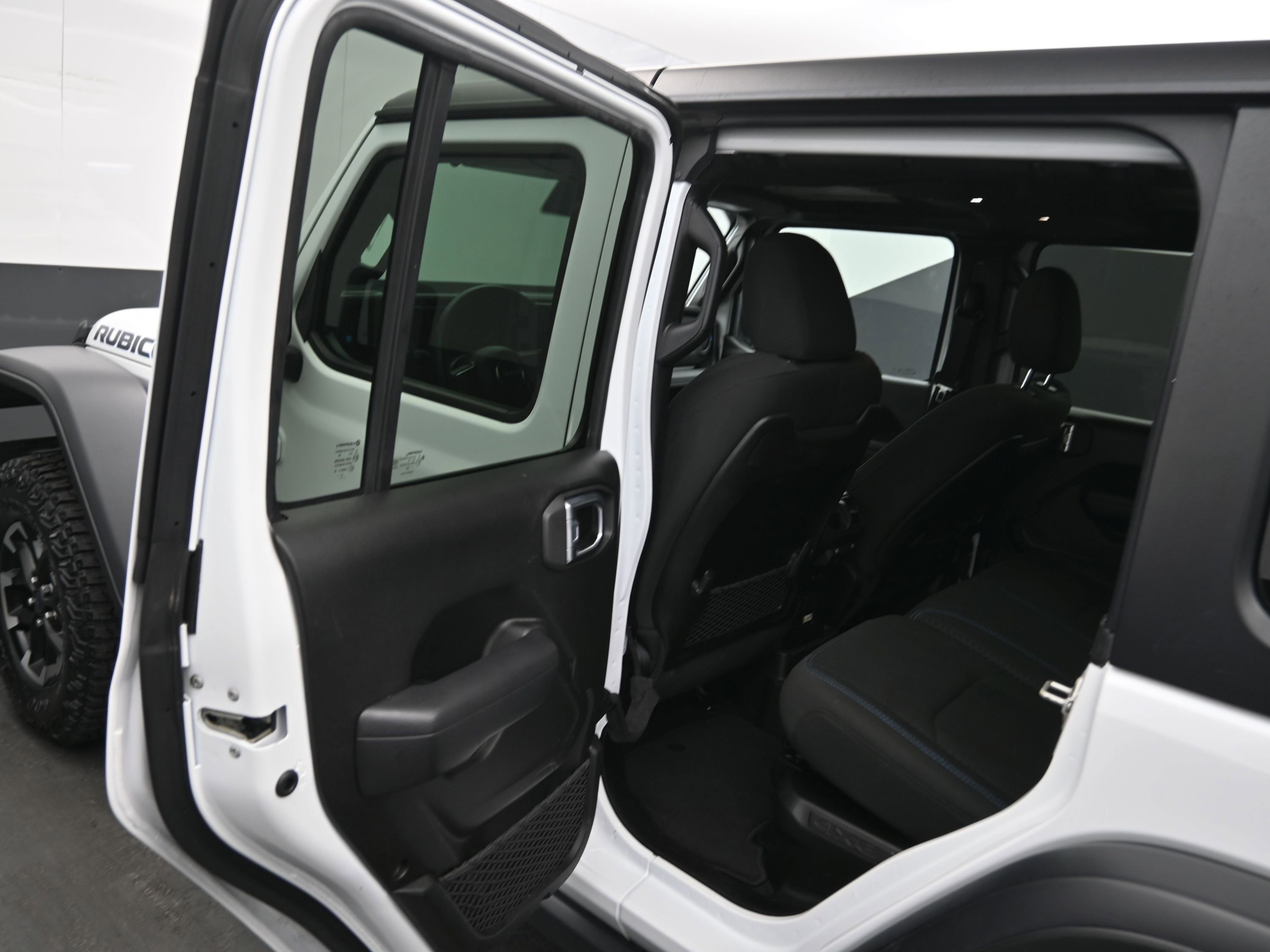 Used 2024 Jeep Wrangler Unlimited Rubicon 4xe image 17