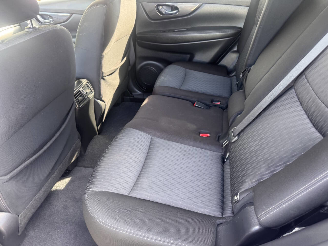 Used 2019 Nissan Rogue SV AWD/4WD image 10