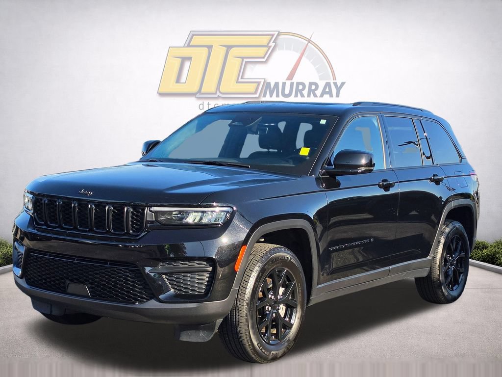 Used 2025 Jeep Grand Cherokee Altitude AWD/4WD image 2