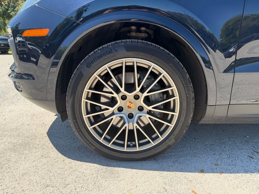 Used 2022 Porsche Cayenne S Platinum image 9