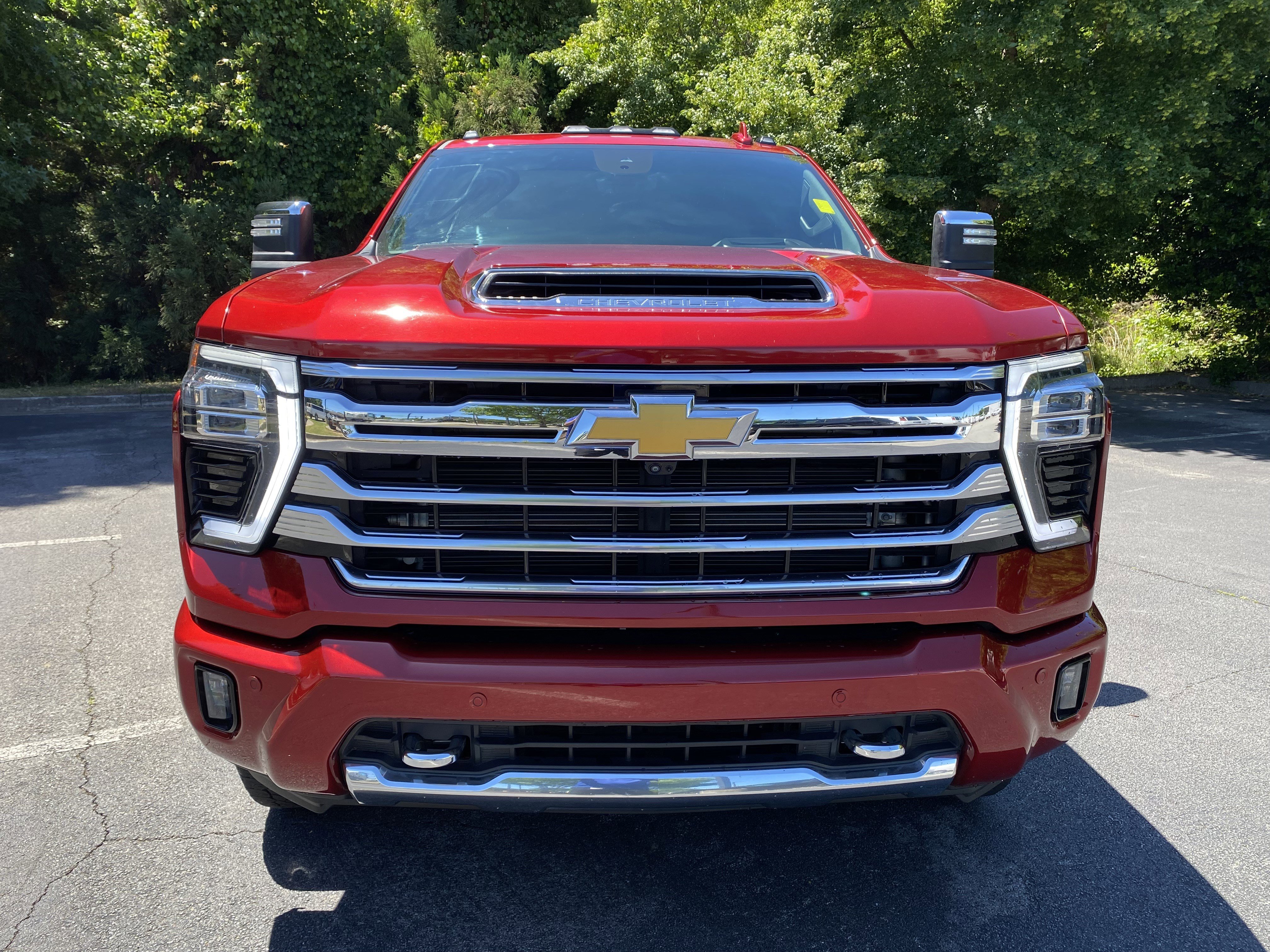Used 2024 Chevrolet Silverado 2500 High Country w/ Technology Package AWD/4WD image 3