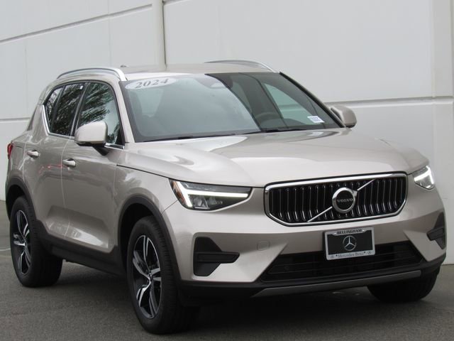 Used 2024 Volvo XC40 B5 Core AWD/4WD image 2