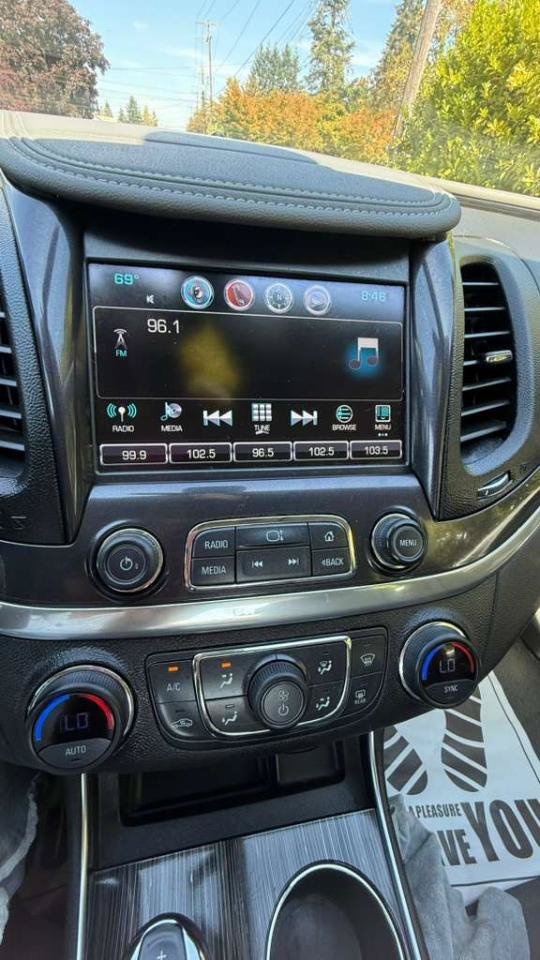 Used 2018 Chevrolet Impala LT FWD image 3