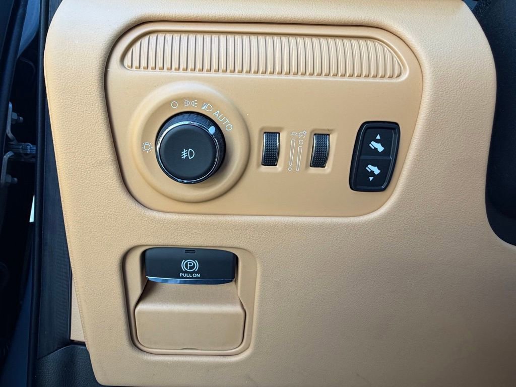 Certified 2025 Jeep Grand Wagoneer L Series III w/ Rear Seat Video Group 1 image 31