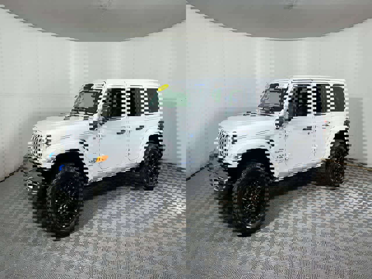 Used 2024 Jeep Wrangler Sahara image 11